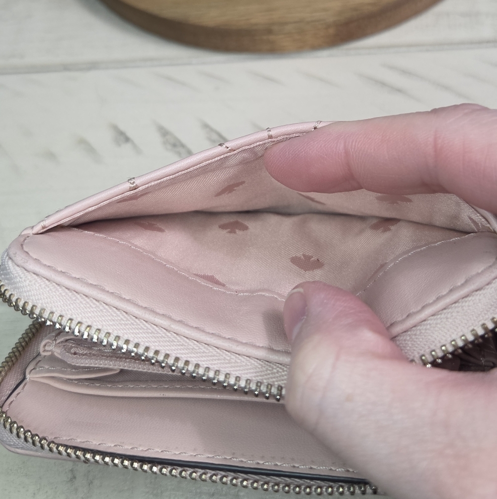 Kate Spade Dani wallet in the Briar Lane Quilted in Rosy Cheeks Color, EUC - Picture 13 of 14